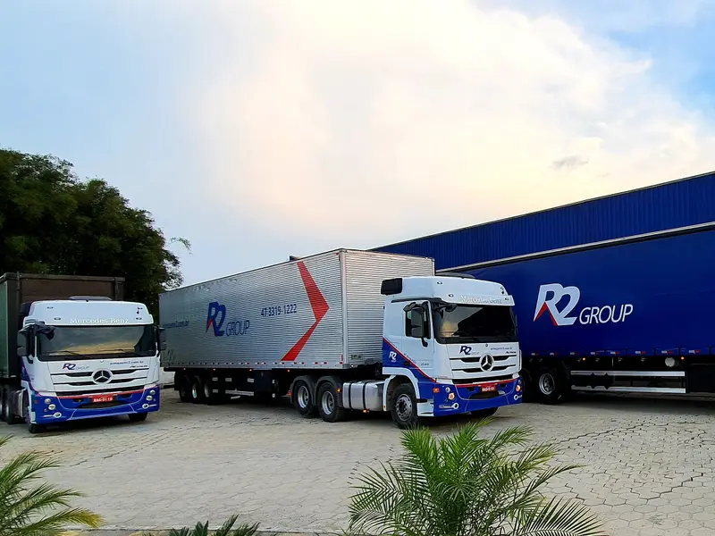 Frota de cavalos e carretas da R2 Group personalizada