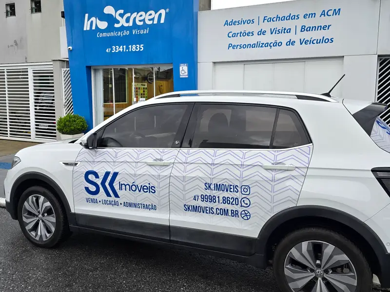 SUV da SK Imóveis com adesivação