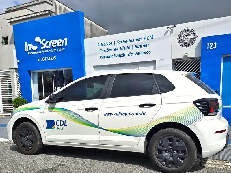 Polo da CDL Itajaí com adesivação