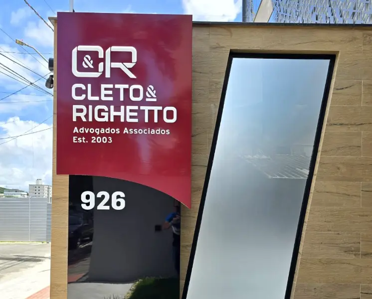Totem da Cleto & Righetto Advogados Associados